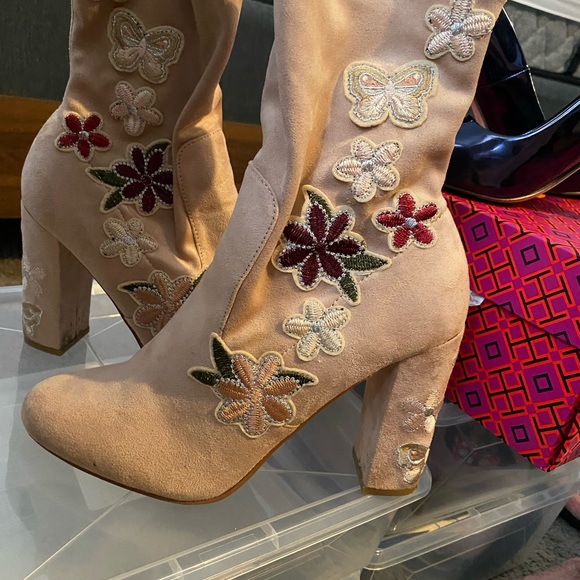 Soft Pink Flower power ankle boots. - Picture 4 of 4